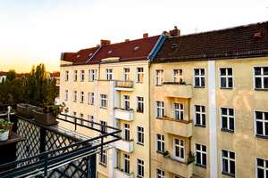 Provisionsfrei! Saniertes und möbliertes Altbau Apartment  – Gärtnerstraße 17, 10245 Friedrichshain, Berlin – Vorschaubild 3