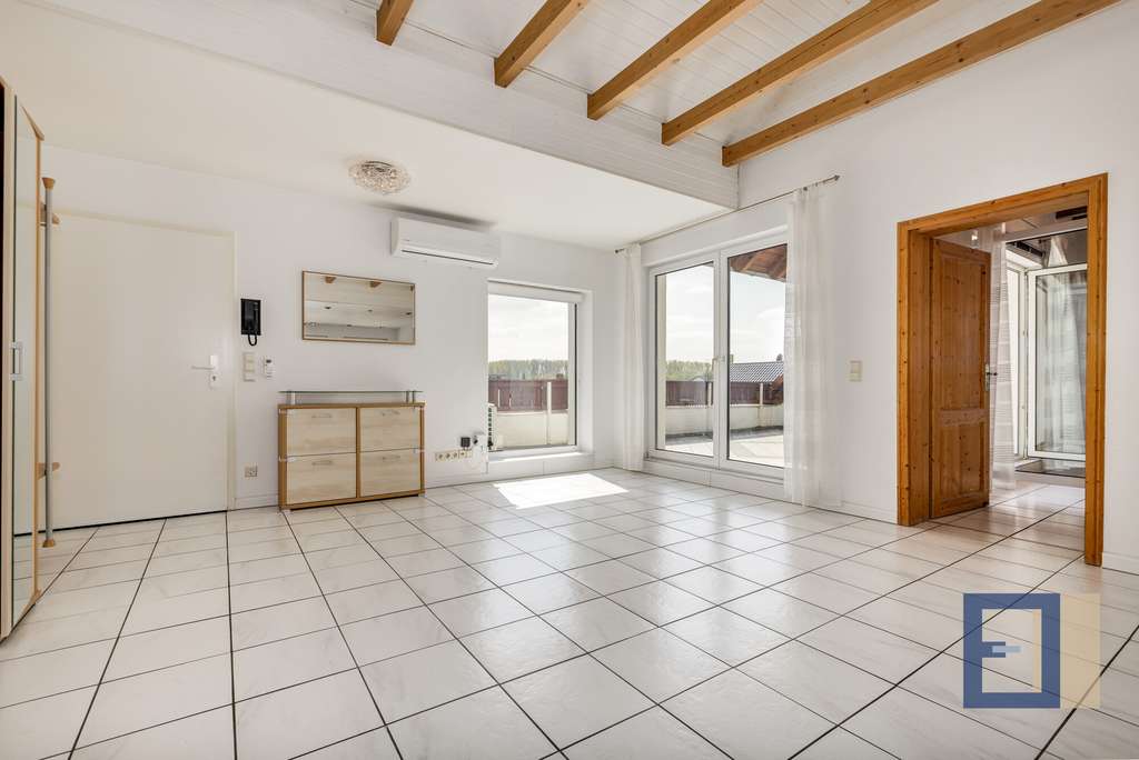 Immobilie in Trebur - DG-Traum in Trebur-Astheim: 1995 aufgestockt, 2,5 Zi., Dachterrasse, Balkon, ruhige Lage - Bild 3