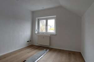 Charmante 2,5-Zimmer Dachgeschosswohnung in Augsburg-Göggingen – Von-Cobres-Straße 12, 86199 Göggingen-Nordwest, Augsburg – Vorschaubild 2