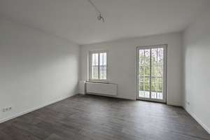 Drei Zimmer mit großem Balkon...! – Mittelfeldstraße 58, 6862 Roßlau, Dessau-Roßlau – Vorschaubild 3