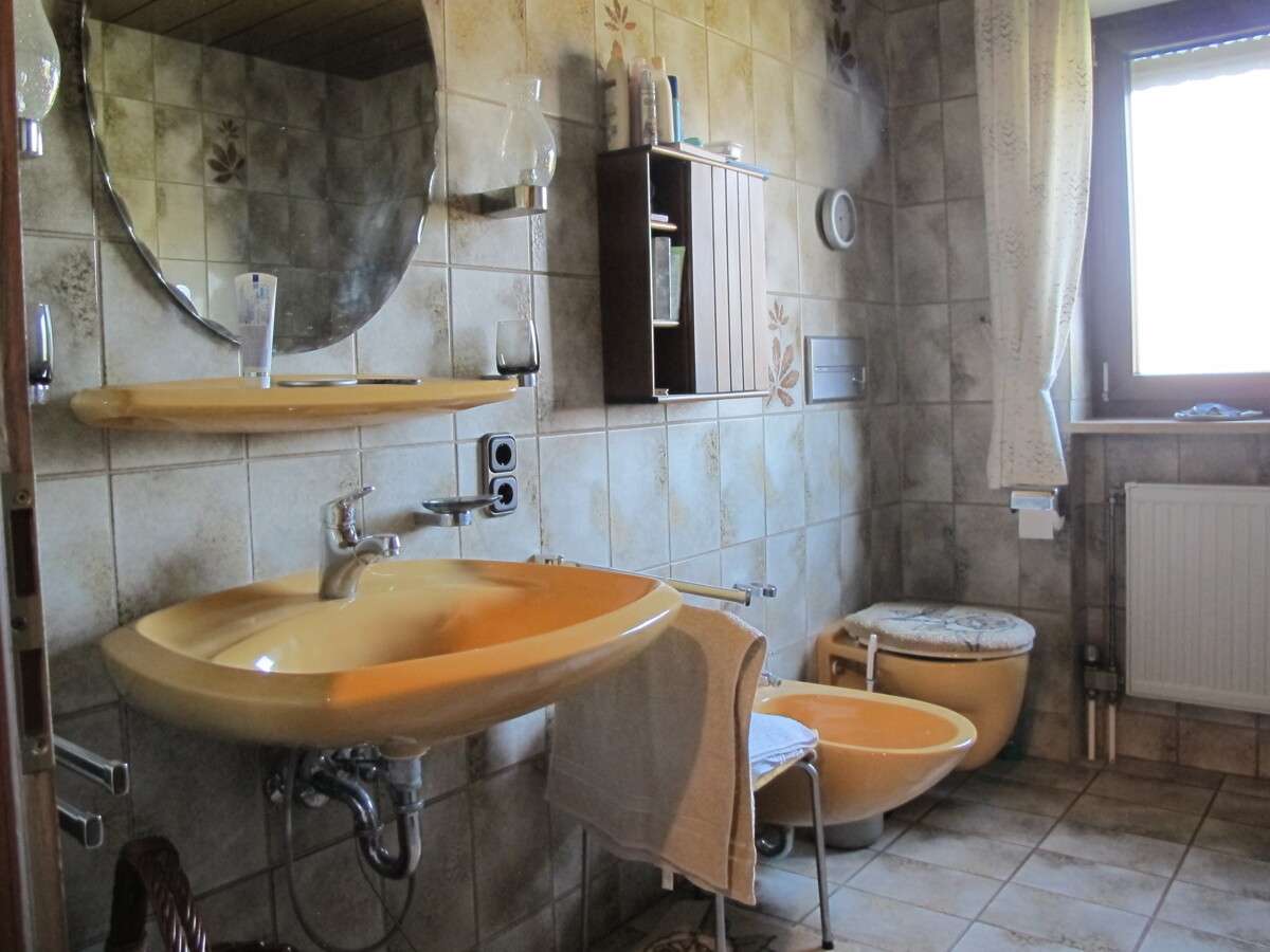 Immobilie in Ering - *Ideale Zweigenerationenimmobilie*
Einfamilienhaus mit Einliegerwohnung und Doppelgarage - Bild 1