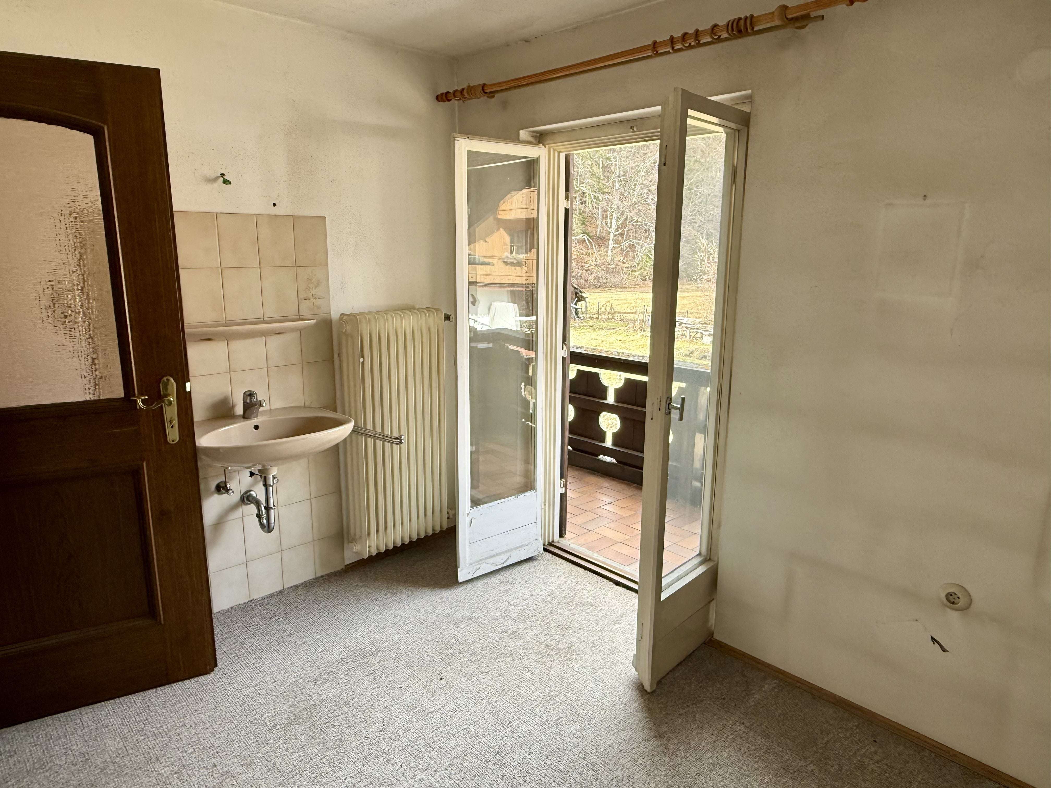 Immobilie in Grainau - Renovierungsbedürftiges Einfamilienhaus in sonniger Lage von Grainau - Bild 2