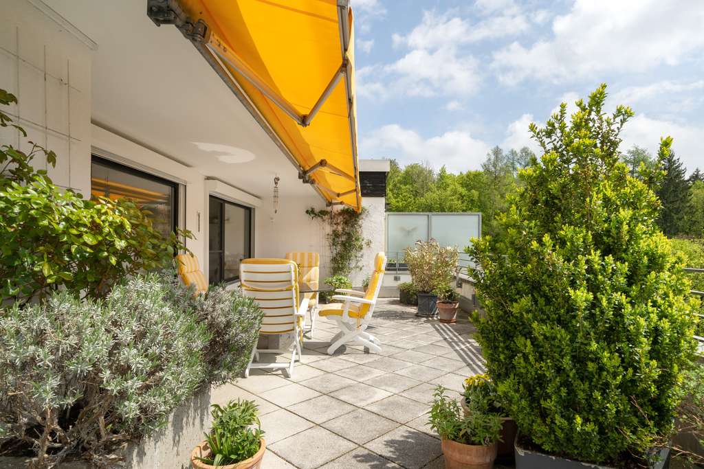 Immobilie in Pöcking - sonnige 3,5 Zimmer Dachterassenwohnung mit Blick ins Grüne - Bild 3