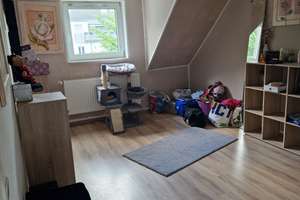helle 4 - Raum Wohnung im Dachgeschoss mit Balkon in Oberhausen-Stadtmitte – Die vollständige Adresse der Immobilie erhältst du vom Anbieter., 46045 Altstadt-Süd, Oberhausen – Vorschaubild 4