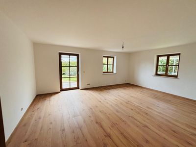 Renovierte 5-Zimmer Maisonettwohnung mit schönem Garten in ländlicher Lage. Sofort verfügbar!