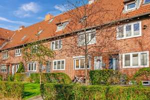 Viel Haus auf kompaktem Raum – teilmodernisiertes Reihenmittelhaus – Die vollständige Adresse der Immobilie erhältst du vom Anbieter., 24147 Elmschenhagen, Kiel – Vorschaubild 1