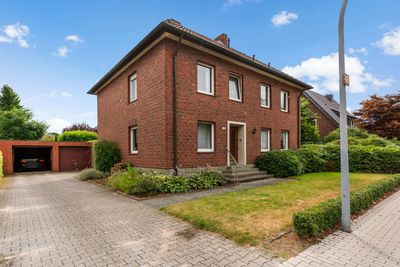 Zweifamilienhaus mit 712 m² Grundstück und Doppelgarage in Harsewinkel