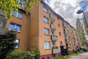 Einziehen und Ankommen: 2-Zi.-Wohnung mit Loggia und EBK - frisch modernisiert – Die vollständige Adresse der Immobilie erhältst du vom Anbieter., 47167 Röttgersbach, Duisburg – Vorschaubild 1