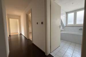 Bezugsfrei! Attraktive 3-Zimmer-Dachgeschosswohnung im Herzen von Dachau! – Brucker Str. 1, 85221 Dachau – Vorschaubild 4