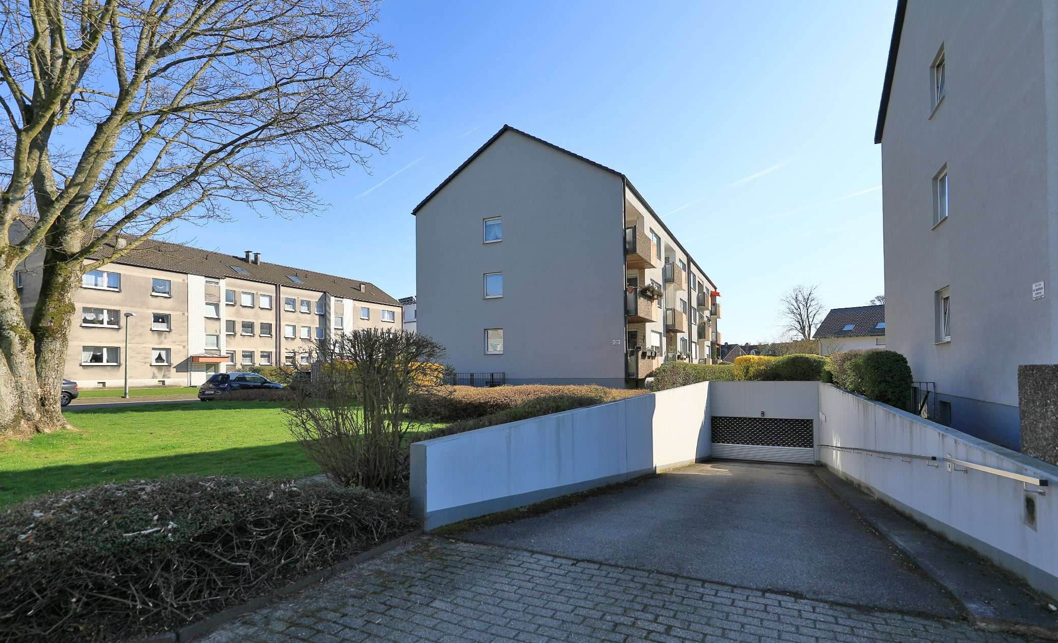 Modernisierungsbedürftige 2,5-Raum-Wohnung mit Loggia und TG- Stellplatz in ruhiger Lage, Essen – Bild 3