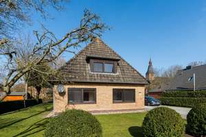 Idyllisches Wohnen in Tetenbüll: Ihr neues Zuhause mit traumhaftem Garten in ruhiger Lage – Die vollständige Adresse der Immobilie erhältst du vom Anbieter., 25882 Tetenbüll – Vorschaubild 1