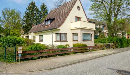 Bild von Einfamilienhaus in beliebter Lage mit Balkon und Garage