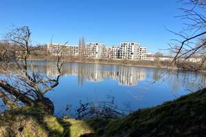 Luxuriöse 3-Zimmer-Wohnung mit See und Parkblick im 2. OG mit Balkon in Düsseldorf-Heerdt