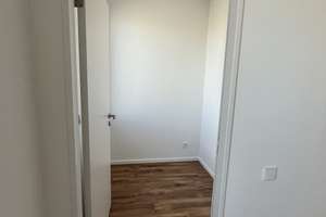 Neubau-Erstbezug: Lichtdurchflutetes Wohnen in 4-Zimmer Wohnungen mit 2 Bädern & Balkon – Am Holzhandel 4, 30165 Vahrenwald, Hannover – Vorschaubild 12