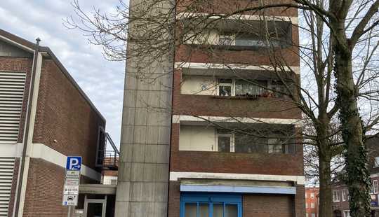 Bild von Wohnhochhaus mit Balkonen und guter Aussicht im Zentrum von Emden