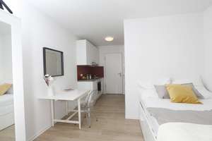 Moderne Studentenwohnung mit Terrasse 
