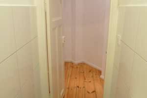 Tolle Altbauwohnung mit Dielenböden und Duschbad, in der Emser Straße/Berlin-Neukölln! – Die vollständige Adresse der Immobilie erhältst du vom Anbieter., 12051 Neukölln (Ortsteil), Berlin – Vorschaubild 9