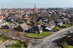 Familienfreundliches Einfamilienhaus mit PV-Anlage, Wärmepumpe & Garten – Die vollständige Adresse der Immobilie erhältst du vom Anbieter., 25764 Wesselburen – Vorschaubild 2