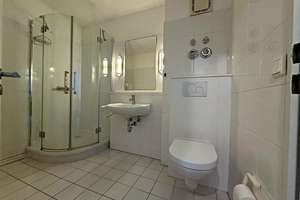 Lichtdurchflutete 3-Zimmer-Erdgeschosswohnung mit eigener Terrasse und Tiefgaragenstellplatz – Achterstraße 7b, 28359 Horn, Bremen – Vorschaubild 5