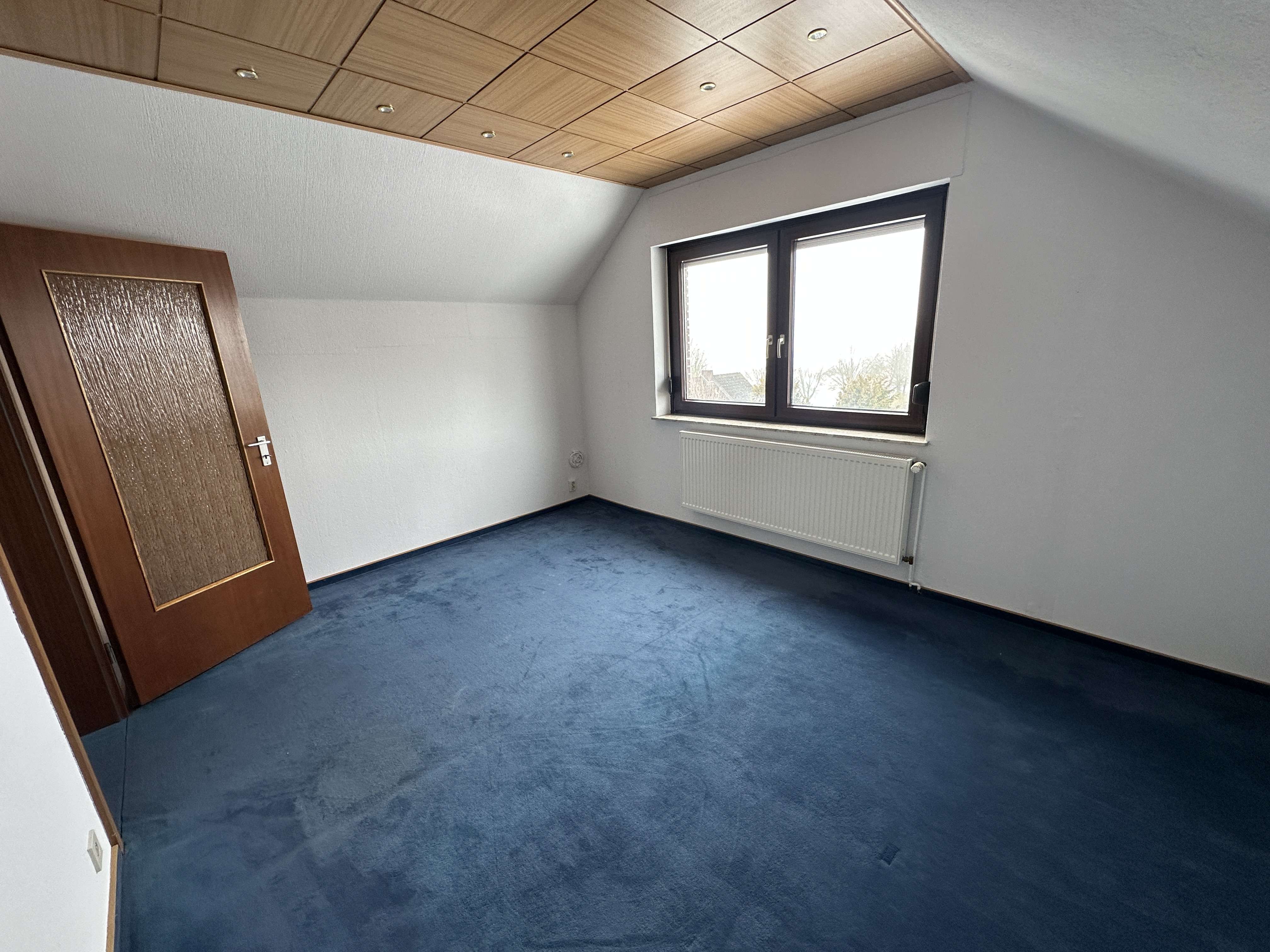 Immobilie in Hardegsen - Großes Einfamilienhaus mit viel Nutzfläche und tollem Garten - Bild 3