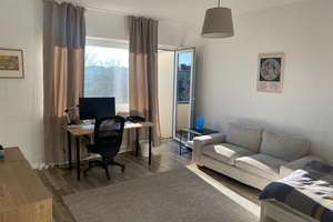 Helle, möblierte 1-Zimmer-Wohnung mit Balkon ab 1. Juli (mind. 6 Monate) – direkt an der U6, 10 Min.