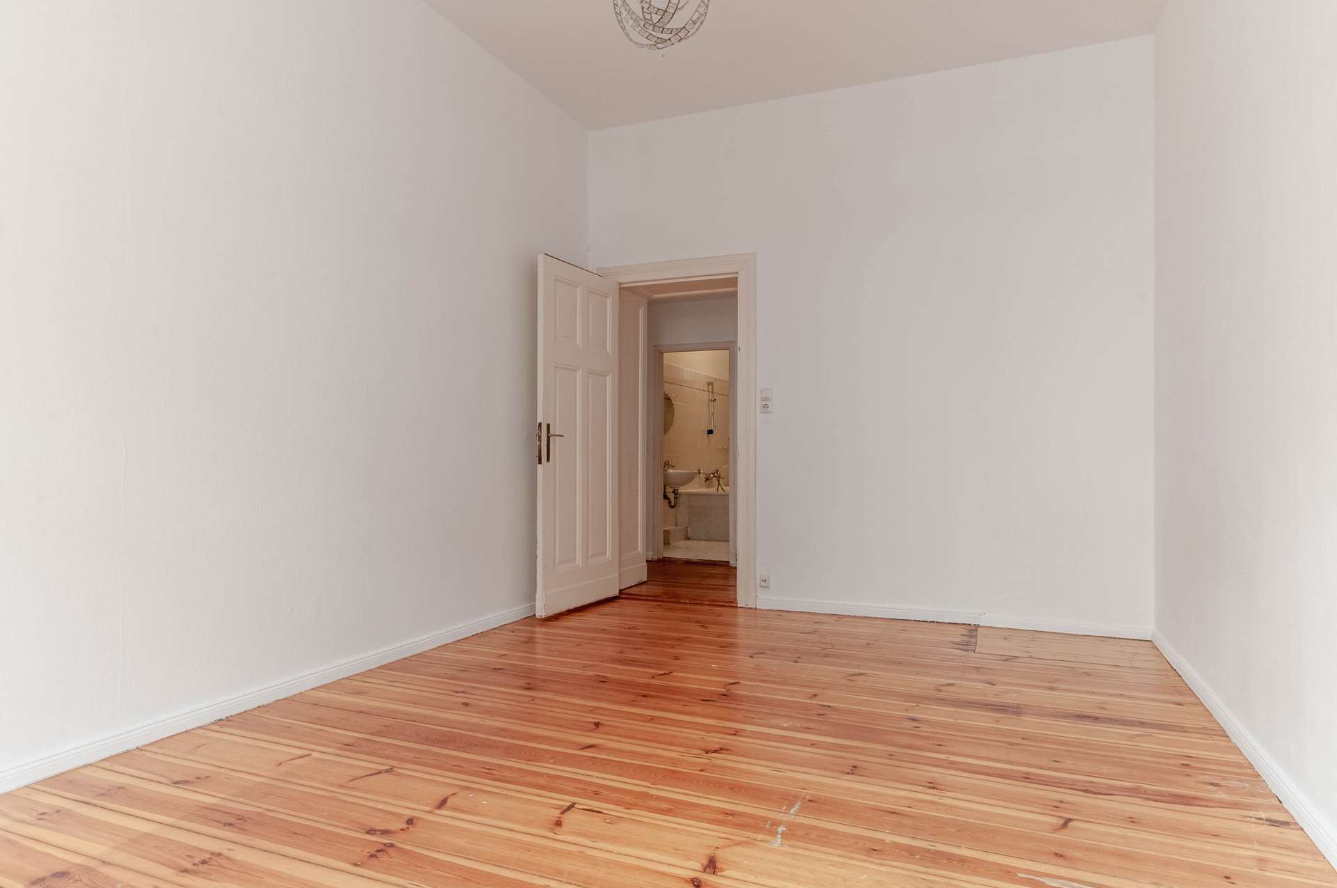 Altbauwohnung mit Entwicklungspotenzial in Berlin-Wedding – leerstehend und sofort gestaltbar, Berlin – Bild 3