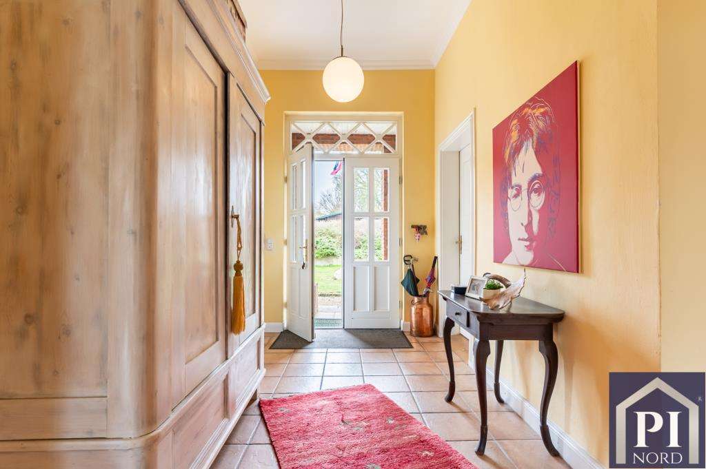 Immobilie in Köhn - Historisches Schulhaus nahe der Ostsee – Exklusiv saniert mit 350 m² Wohnfläche, Nebengebäude & P... - Bild 4