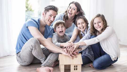 Bild von HEUSENSTAMM:  Großer sanierungswürdiger 6-Zi. BUNGALOW - Anbau möglich