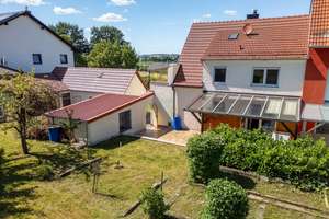 Doppelhaushälfte mit XXL-Grundstück und großem Nebengebäude in Kümmersbruck – Die vollständige Adresse der Immobilie erhältst du vom Anbieter., 92245 Kümmersbruck – Vorschaubild 2