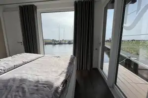 LUXUS Hausboot - 3 Etagen - 100m² Wohnen + 120 m² SONNENTERRASSE - Kamin, Kino, komplett individuell – Potsdam – Vorschaubild 17