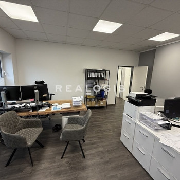 ca. 75 m² große Büro und Austellungsfläche