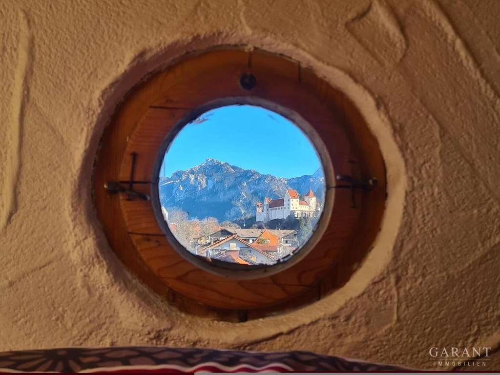 Immobilie in Füssen - Großzügige Dachgeschoss-Wohnung mit ausgebautem Dachspitz & Gemeinschaftsgarten - Bild 0