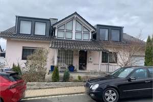 Neuer Preis! *PROVISIONSFREI*! Repräsentatives EFH m. Doppelgarage in Bad Camberg-Schwickershausen – Die vollständige Adresse der Immobilie erhältst du vom Anbieter., 65520 Bad Camberg – Vorschaubild 1