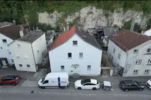Stilvolles und geräumiges Haus mit zwei Wohnungen in Eichstätt – Ingolstädter Straße 11, 85072 Eichstätt (Kreis) – Vorschaubild 1