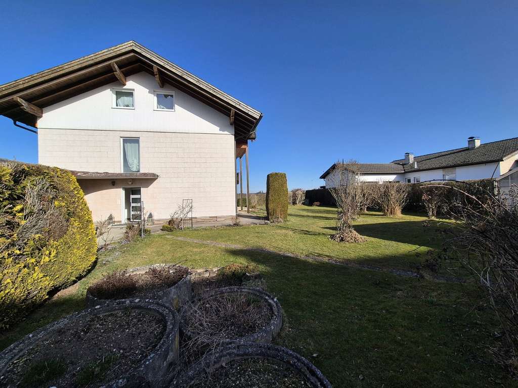 Immobilie in Obing - Ein Haus, drei Wohnungen, viele Ideen - MFH mit großem Grundstück, Obing - Bild 2