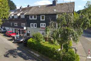 Gemütliches Haus mit Garten im Herzen von Eiserfeld | WG-geeignet | Renoviert | Altbau – In der Enke 2, 57080 Siegen-Wittgenstein (Kreis) – Vorschaubild 1