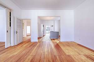 Klassischer Altbau in bester Lage
