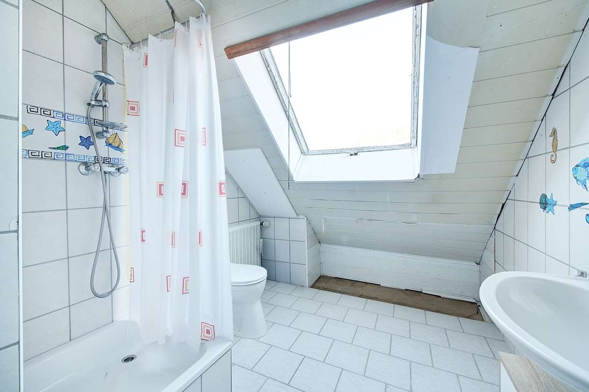 Immobilie in Weyerbusch - Ein-/Zweifamilienhaus in ruhiger Wohngegend mit nahezu ebenerdigem Gartengrundstück und Doppelgarage - Bild 2