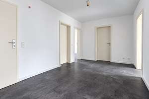 ERSTVERMIETUNG NACH KOMPLETTRENOVIERUNG UND MODERNISIERUNG: 3 ZIMMER, 94 m² & SONNIGER SÜDBALKON – 41547 Dormagen – Vorschaubild 2