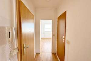 "Schöne 3-Zimmer-Wohnung mit Balkon, Einbauküche und tollem Grundriss" – Albert-Köhler-Straße 10, 9122 Morgenleite, Chemnitz – Vorschaubild 2