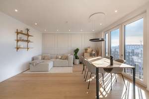 Im Rhythmus der Stadt: Stylische 4-Zimmer-Wohnung mit Loggia in urbaner Toplage