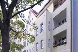 2-Zi.-Altbauwohnung mit Balkon - Kapitalanlage in ruhiger, grün geprägter Lage von Reinickendorf!