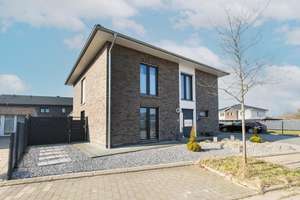 Stilvolle Stadtvilla in Bersenbrück – modernes Einfamilienhaus mit Wohnkomfort – Die vollständige Adresse der Immobilie erhältst du vom Anbieter., 49593 Bersenbrück – Vorschaubild 2