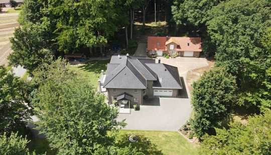 Bild von Exklusives Smart-Home / Haus mit Nebengebäude im Außenbereich von Emstek