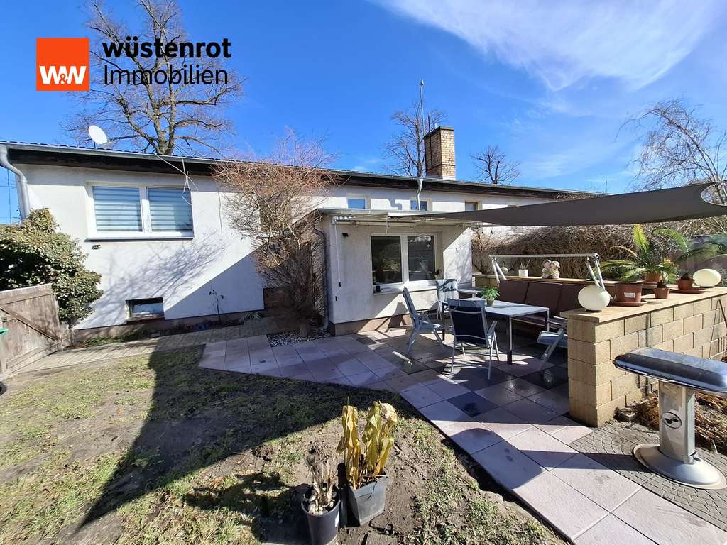 Immobilie in Luckenwalde - Bungalow mit Wohlfühlcharakter am Rande von Luckenwalde mit großer Nutzfläche im Keller zu verkaufen - Bild 0