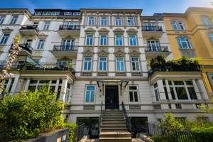 Altbau-Eleganz – Eigentumswohnung mit restauriertem Stuck in Adresslage von Harvestehude – Die vollständige Adresse der Immobilie erhältst du vom Anbieter., 20144 Harvestehude, Hamburg – Vorschaubild 1