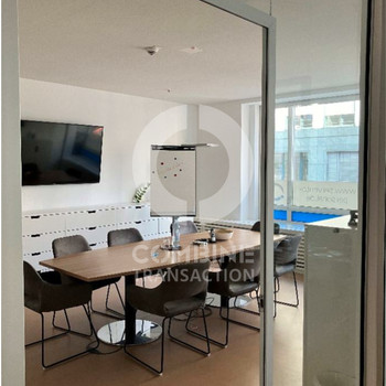 Moderner Ausbau in der Friedrichstraße. combine Transaction.