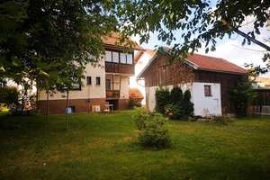 Charmantes Wohnhaus mit Garten, Schuppen & Ausbaupotenzial in ruhiger, zentraler Lage von Spiegelau – Die vollständige Adresse der Immobilie erhältst du vom Anbieter., 94518 Spiegelau – Vorschaubild 1