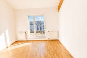 Traumhafte DG-Wohnung: 2 Zimmer, große Dachterrasse & einzigartiges Wohngefühl – Bismarckstr. 27, 4249 Großzschocher, Leipzig – Vorschaubild 4