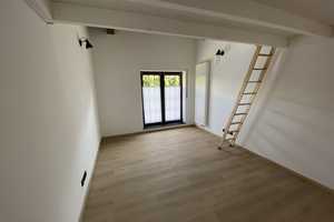 Ein helles Zimmer mit Hochebene im ruhigen Gemeinschaftshaus – Blumenthalstraße 70a, 47058 Duisburg – Vorschaubild 4